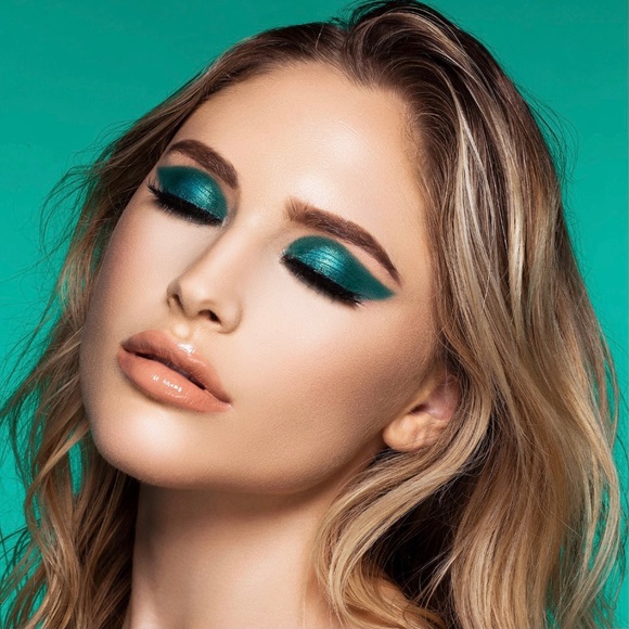 Violet Voss Flamingo Pro Eyeshadow Palette - Picture 4 of 12